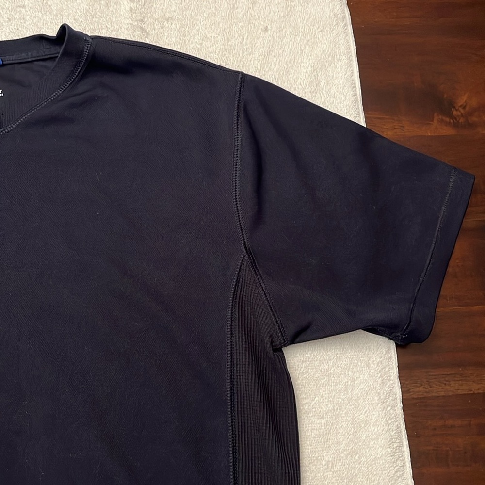 🏳️🌈 GAP Athletic Fit Tee - Picture 5 of 7